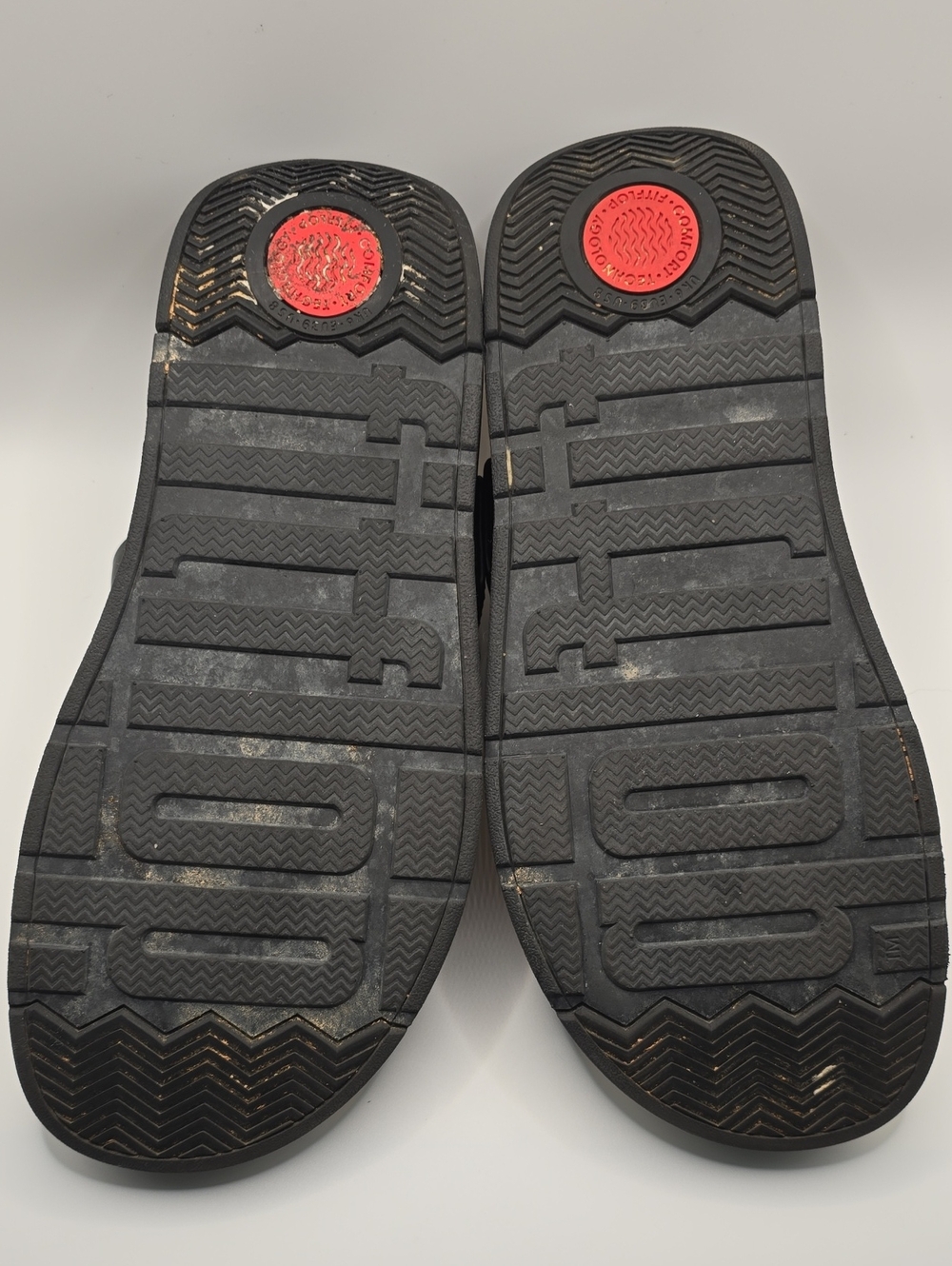 FitFlop Gen-FF Buckle Leather Toe-Post Sandals - Picture 11 of 11